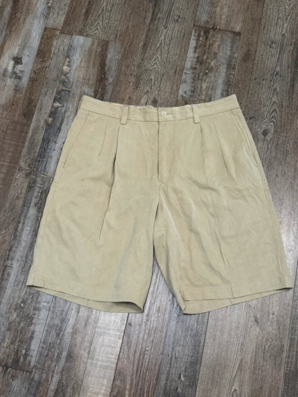 Tommy Bahama Men's Size 32 Pleated Silk Bamboo Blend Shorts Khaki Beige